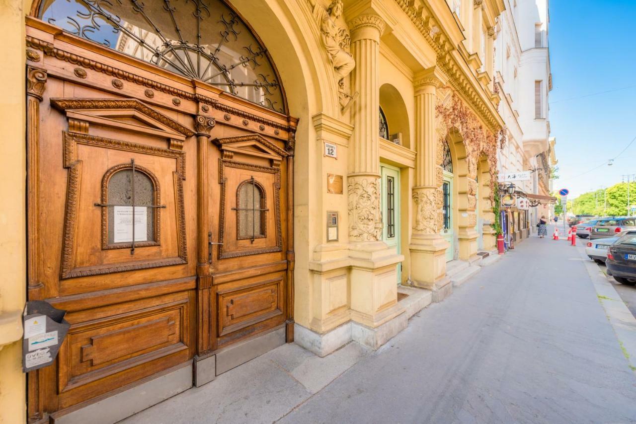 Oasis Apartments - Liberty Square Budapest Extérieur photo